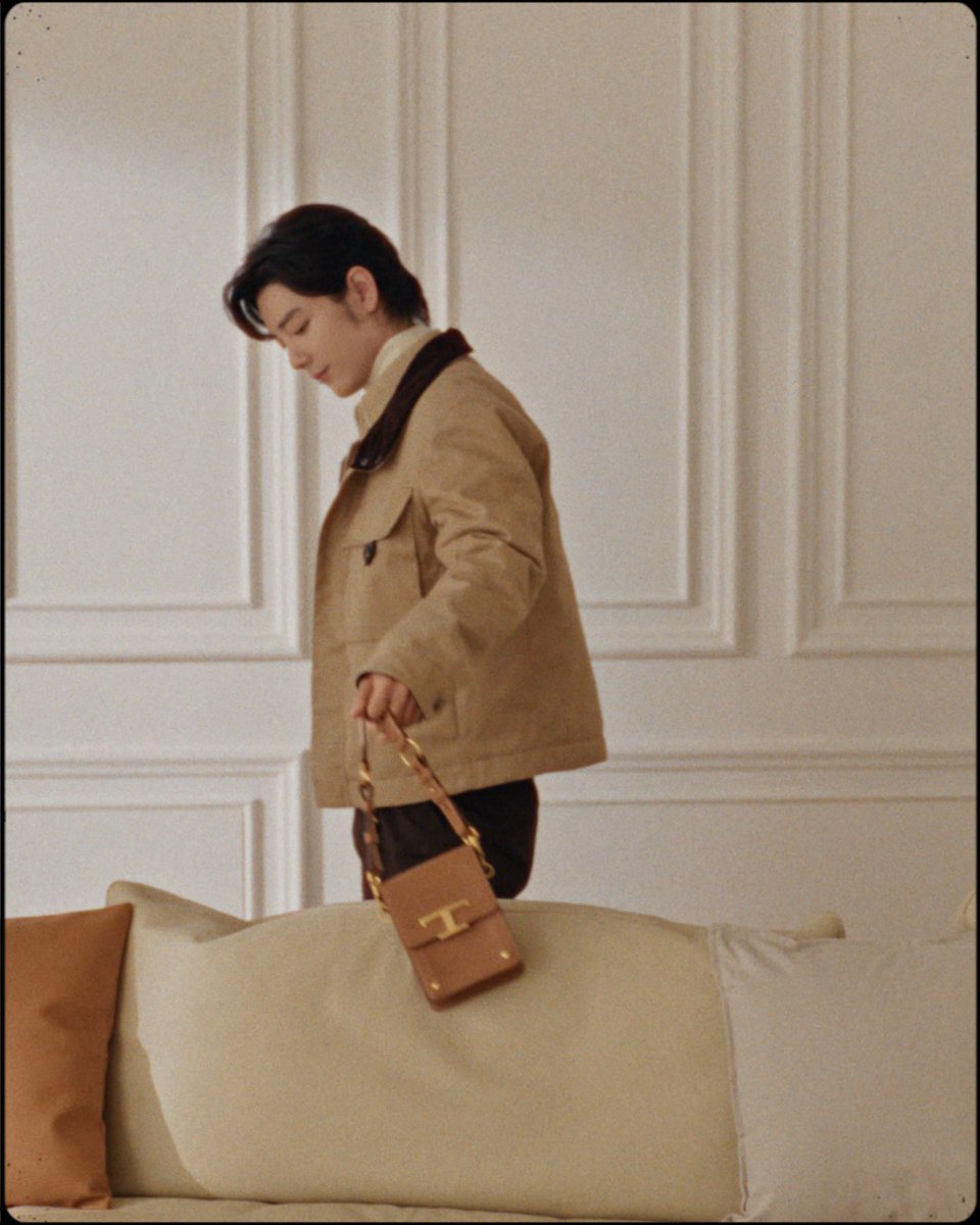 Genuine sophistication in every movement. Wearing the Tod’s Fall-Winter 2023/2024 collection, Brand Ambassador #XiaoZhan is the protagonist of the new adv campaign. Video Director: Blinde Wu Stylist: The 1207 Studio Discover more at: #TodsFW23 #Tods