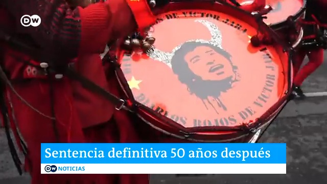 Chile: condenan a exmilitares por asesinato de #VíctorJara La Corte Suprema chilena dictó penas de hasta 25 años de prisión a siete militares en retiro por el secuestro y asesinato del emblemático cantautor hace 50 años, días después del golpe de Estado de #Pinochet. /ft