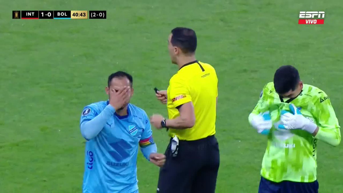 Un partido más en el que tiran gas pimienta y se sigue jugando al rato. Solo un equipo fue el que decidió ABANDONAR el campo de juego y pedir los puntos por escritorio