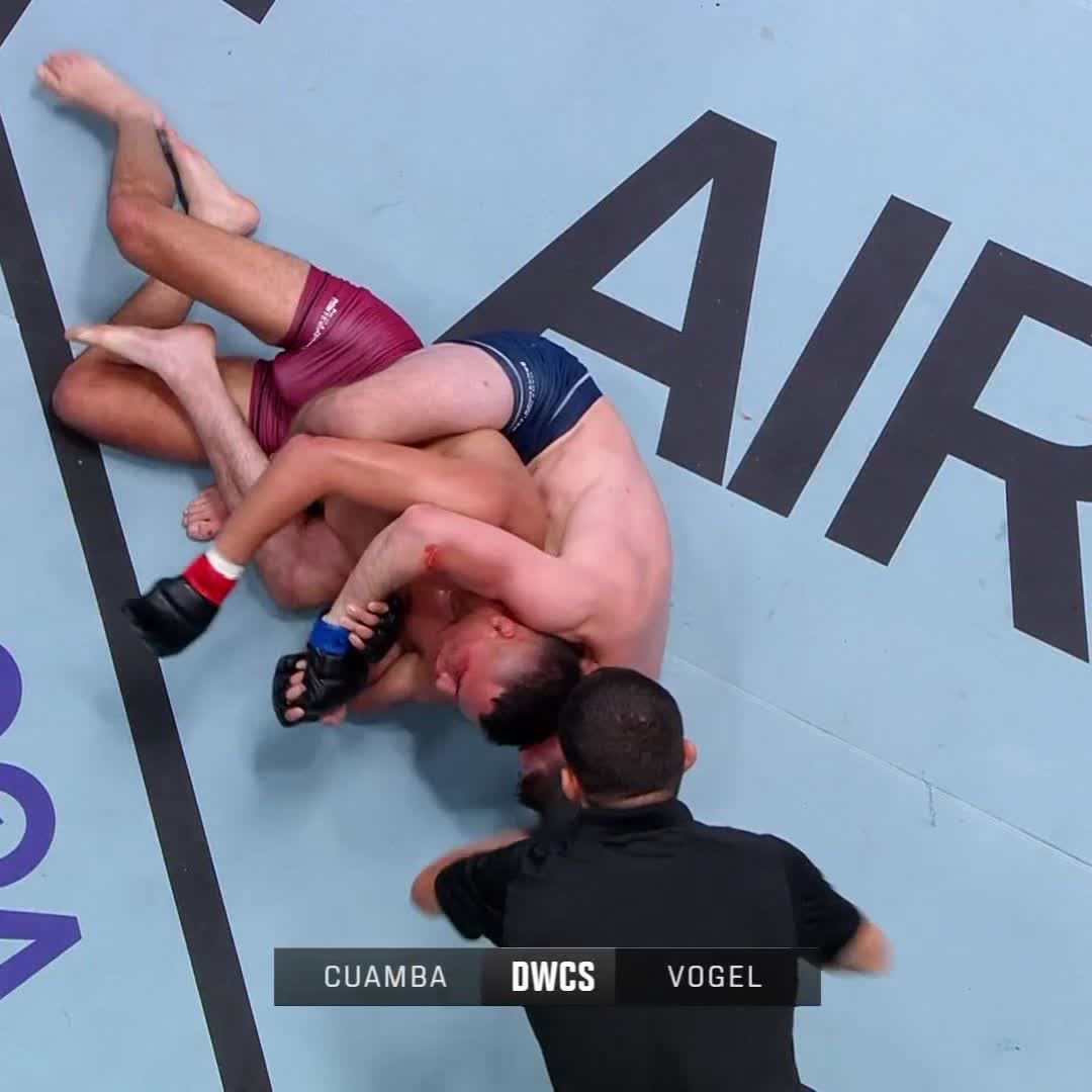 15 minutes in the books! Featherweights Timothy Cuamba and Mateo Vogel are headed to the judges' scorecards #DWCS