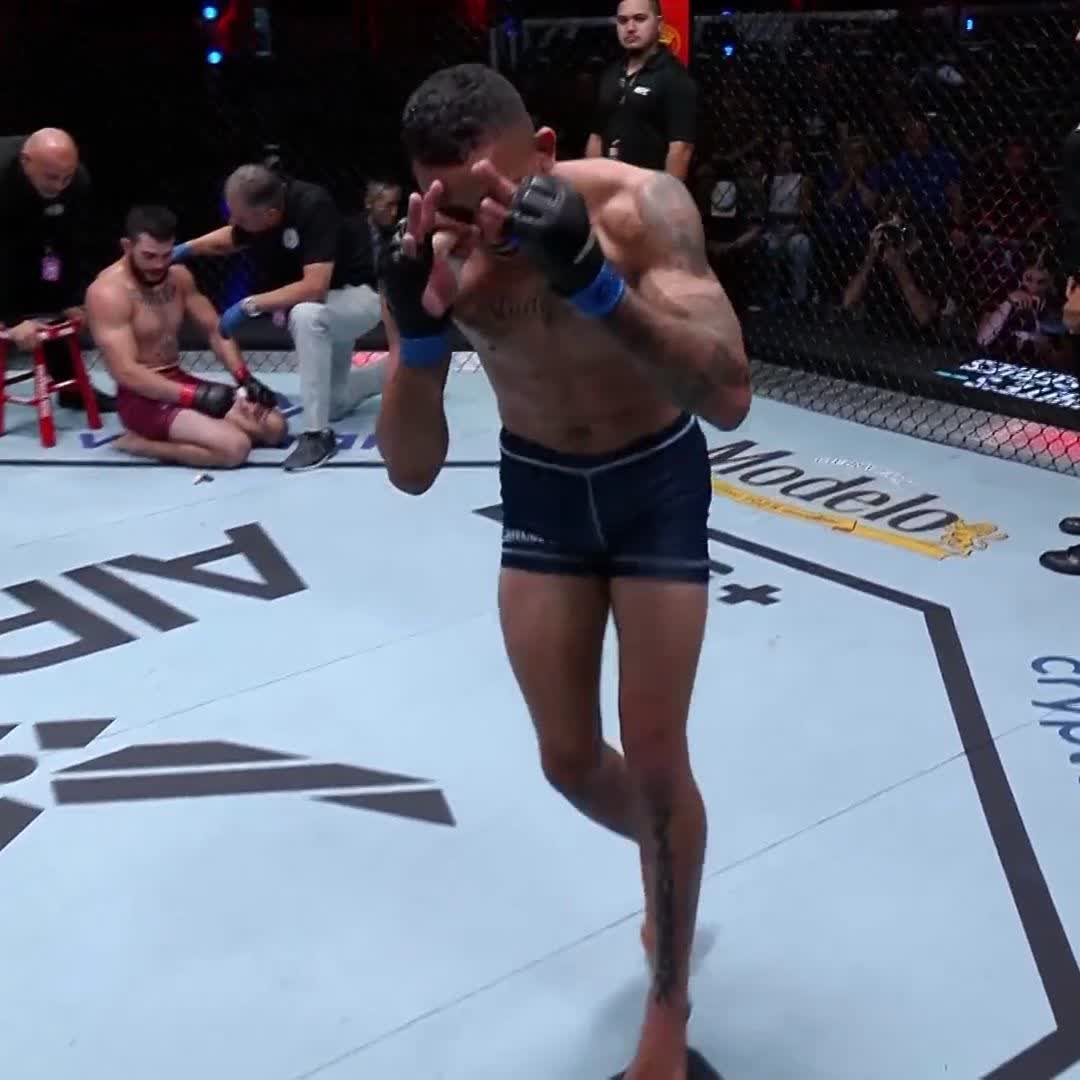 Hit the knockout, then hit the griddy 😂 Carlos Prates got moves! #DWCS