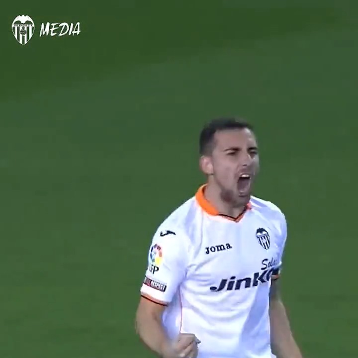 🎂 Hoy es el cumpleaños de Paco Alcácer 🦇 167 partidos con el Valencia CF ⚽ 59 goles ¡Felicidades, Paco Alcácer! 🥳 #ADNVCF