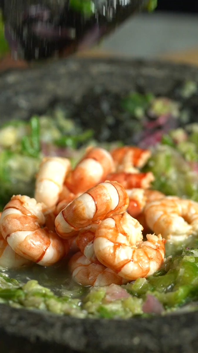 KAMU KECANDUAN SAMA SAMBAL INI? Sambal Ganja ini emang bikin ketagihan! Sambal Ganja atau Asam Udeung paduan dari sambal, udang, dan belimbing sayur, jadi ada rasa pedas, gurih, asam, dan seger menyatu sempurna pada setiap suapan, cobain deh!