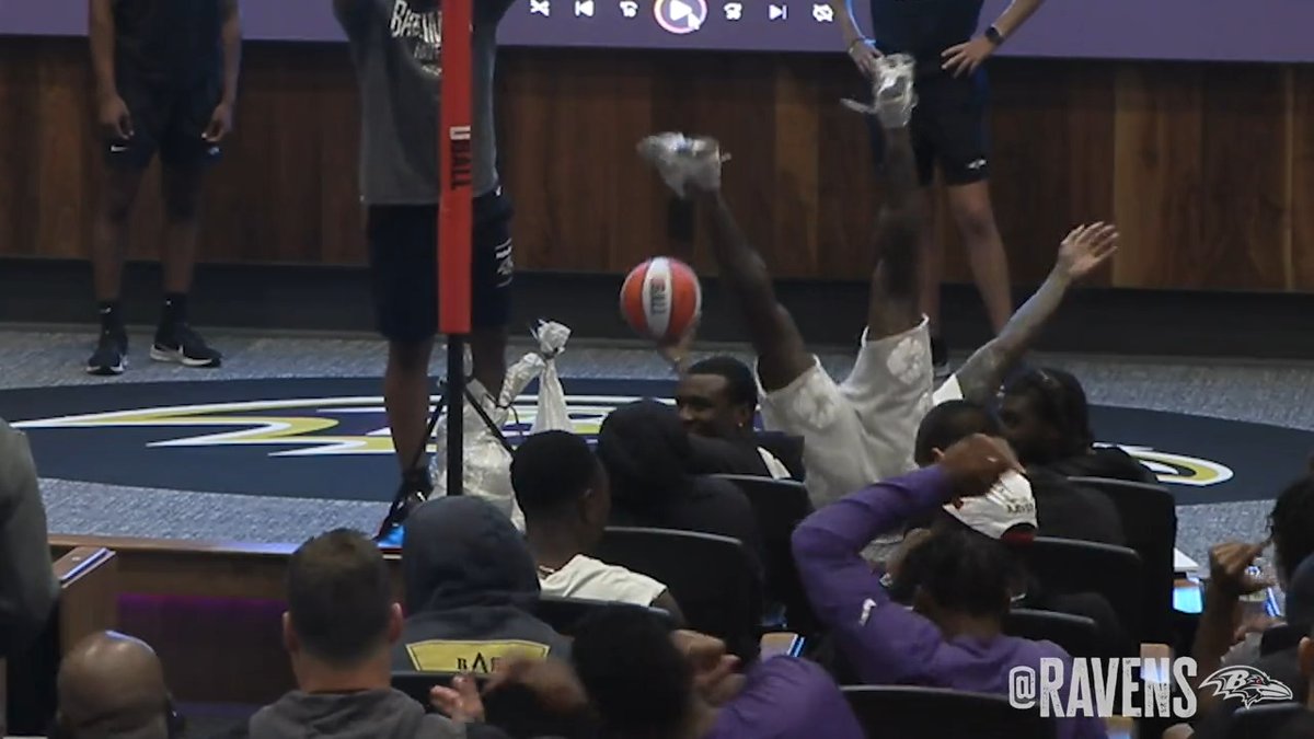 Video: #Ravens 1st round pick rookie WR Zay Flowers revealed that his signing bonus was $7 million... Everyone lost it ๐คฃ๐ (via Baltimore Ravens)
