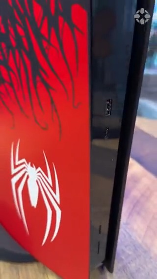 فيديو فتح صندوق حزمة جهاز PS5 للعبة SPIDER-MAN 2 من قناة IGN. #PlayStation #SpiderMan2.