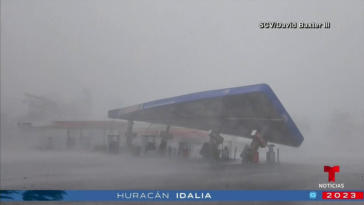 🇺🇸 | El paso del huracán Idalia dejó dos muertos a su paso por Florida además de más de 300,000 personas sin servicio eléctrico en Florida y Georgia.