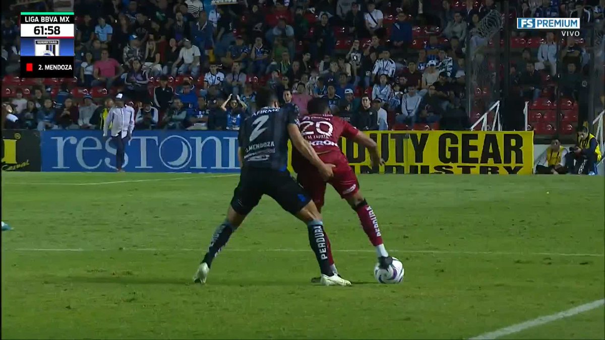 😳 'LE ESTABA CHECANDO EL ACEITE' Omar Mendoza se va expulsado luego de revisar de más a Zapata ❌👋 #GallosxFSMX