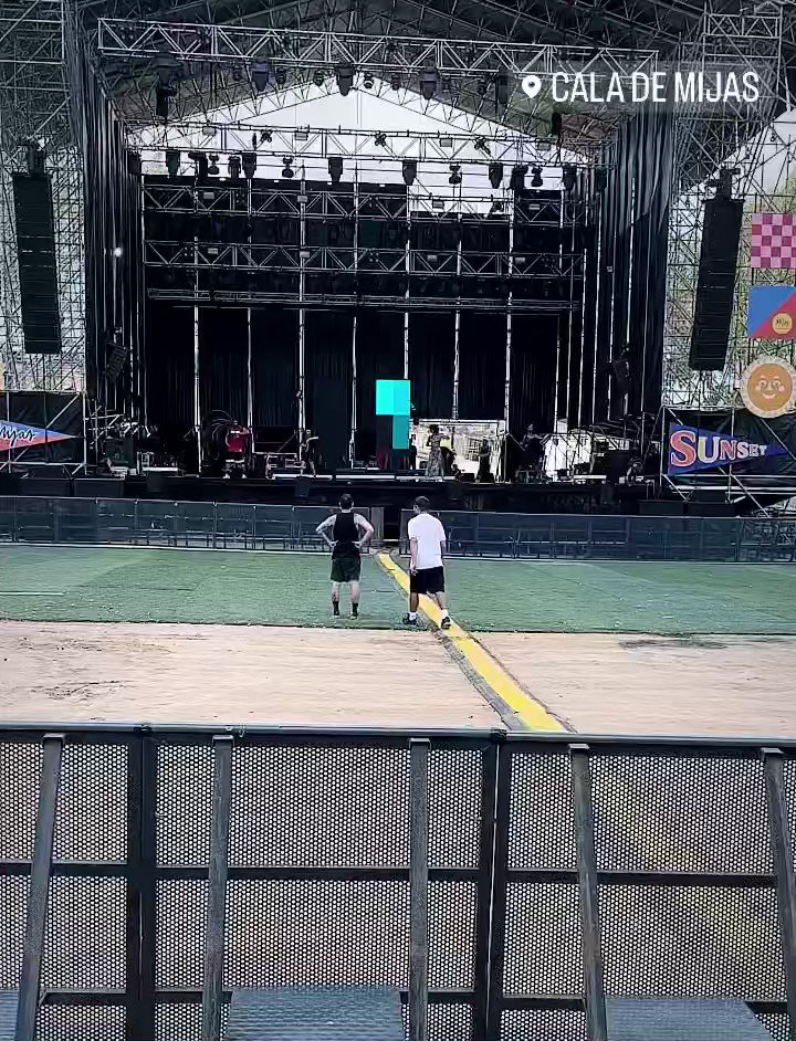 DEMANDA! Confira palco em que Pabllo Vittar se apresentará hoje, em Malaga na Espanha.