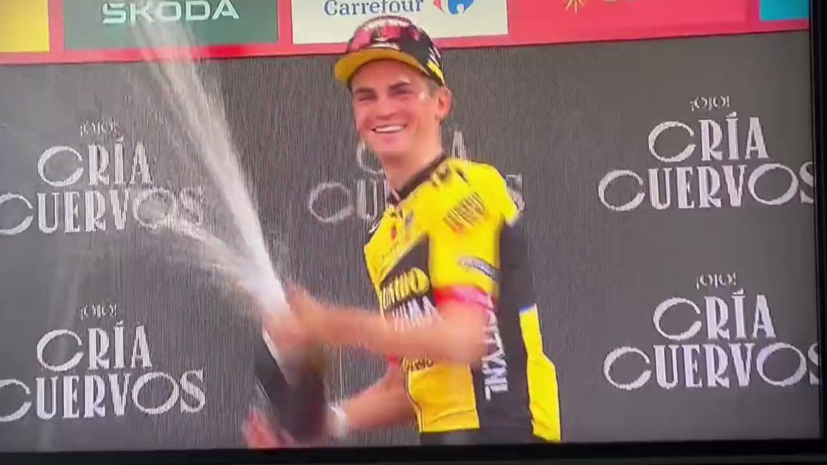 #LaVuelta23 / La descente la plus rapide de ce Tour d’Espagne 🤪 Et glou et glou et glou 🍾🦅