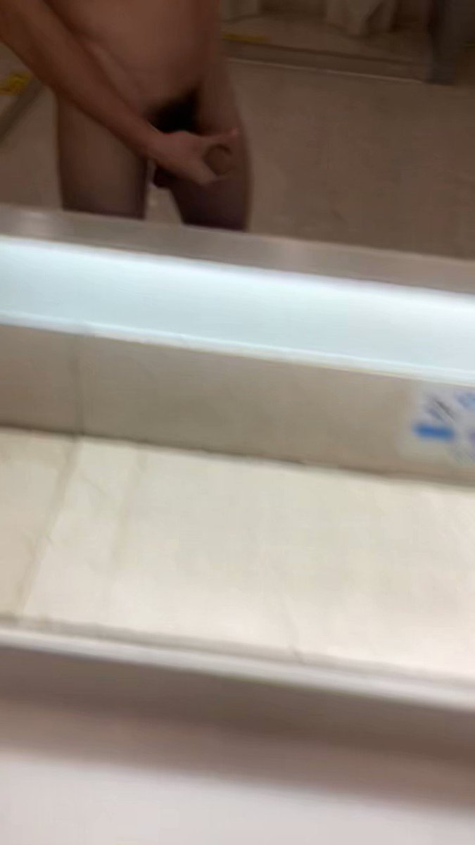 難得出差在百貨公廁大膽裸走🐶開門果真遇到小賤狗等著被我淫玩🍆😜好刺激✌️ 百貨配樂好聽唷💦 長片訂閱👇 #百貨 #公廁 #裸走 #開門 #驚見 #全裸 #賤狗 #脫光 #騷狗 #餵食 #巨物 #欠玩 #討幹 #刺激 #淫蕩 #狂舔 #噎喉 #壓頭 #掰開 #欠幹 #騷穴 #長片 #訂閱 #解鎖 #無碼