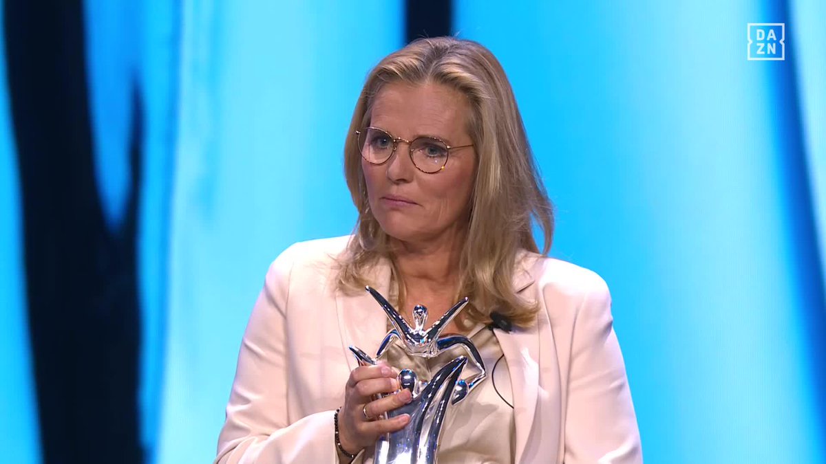 🗣️ "There's still a long way to go in women's football and society." England manager Sarina Wiegman dedicates her UEFA Coach of the Year Award to the Spain national team.