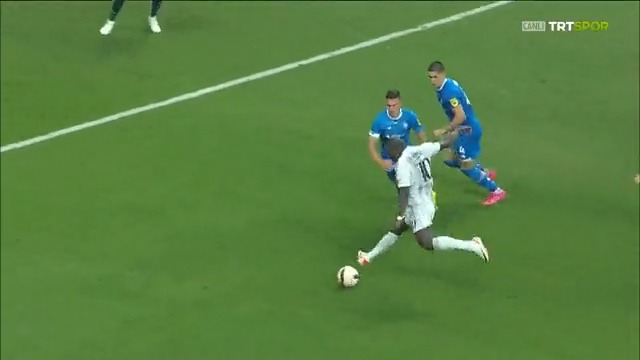 GOOLLLL! Aboubakar yine yaptı yapacağını! İnanılmaz bir adam! Harika çalımlar ve süper bir bitiriş! 🤯😎