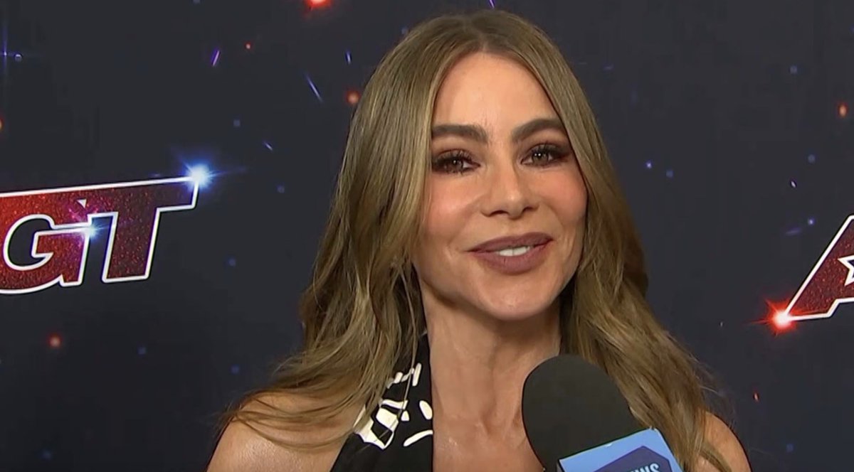 Sofía Vergara, Heidi Klum and Simon Cowell talk to us on the red carpet of "America's Got Talent" ✨