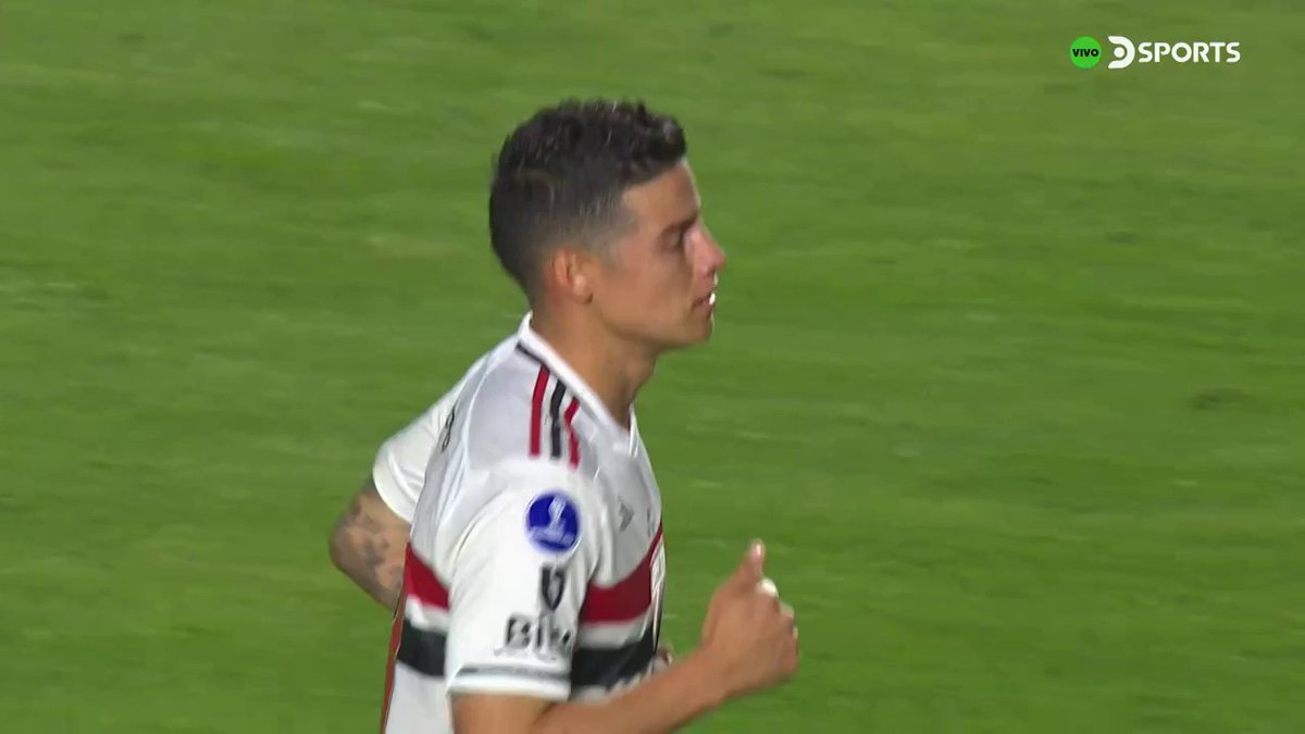 James Rodríguez le erró al arco y le dio a LDU el pase a las semifinales de la Sudamericana.
