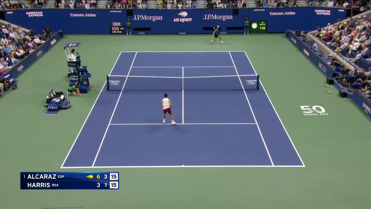 It's entertaining on Ashe! It took three overheads but Carlos Alcaraz finally gets it.
