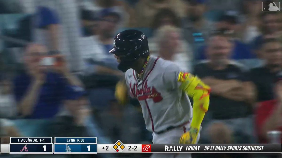 ¡HISTORIA DEL BÉISBOL! Ronald Acuña Jr. es el primer jugador en conectar 30 HR y robar al menos 60 bases en una temporada de @LasMayores. 🇻🇪