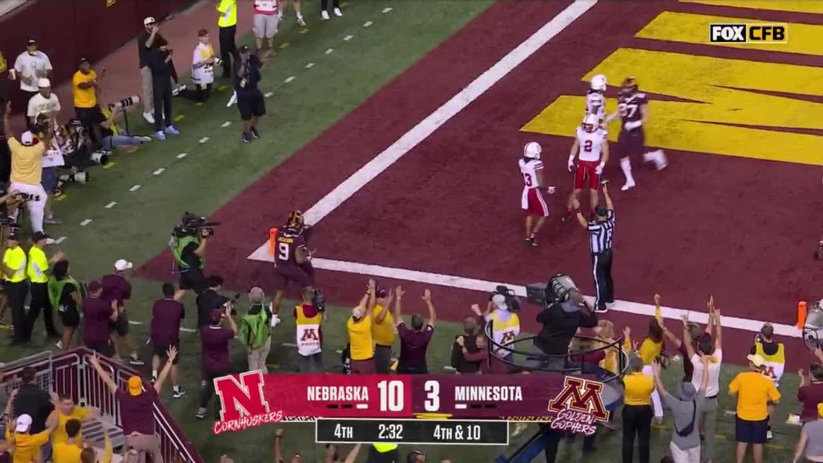 WE'VE GOT A TIE GAME❗️ Minnesota Football ties it up on 4th down. 😤 📺: FOX/@CFBonFox