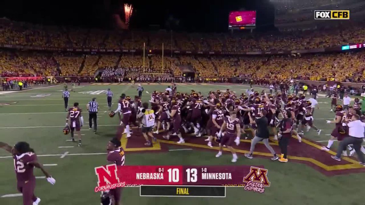 A WALK OFF WINI‼️ Minnesota Football rallies to come back and win on a last second field goal. 😤