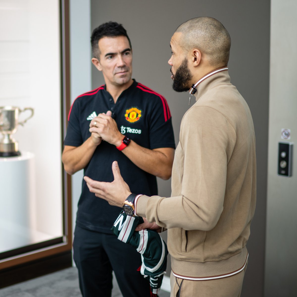 A welcome visitor to Carrington 👊 Best of luck in your fight at AO Arena this weekend, Chris Eubank Jr! 🥊 #MUFC