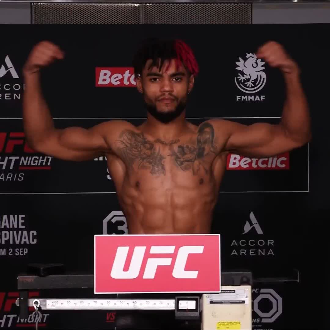 Le Last Pirate est paré à l'abordage 🏴☠️ THE LAST PIRATE 🏴☠️ ⚖️ 66,2 kg (146 lb) Regardez son combat contre Manolo Zecchini à l’#UFCParis samedi à partir de 20h30 sur RMC Sport 2 et 22h30 sur RMC Découverte