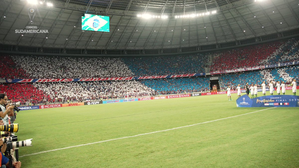 🦁❤️💙🤍¡Fiesta en Brasil! El mosaico de los hinchas de Fortaleza Esporte Clube 🦁, que le pusieron color a la CONMEBOL #Sudamericana. #LaGranConquista