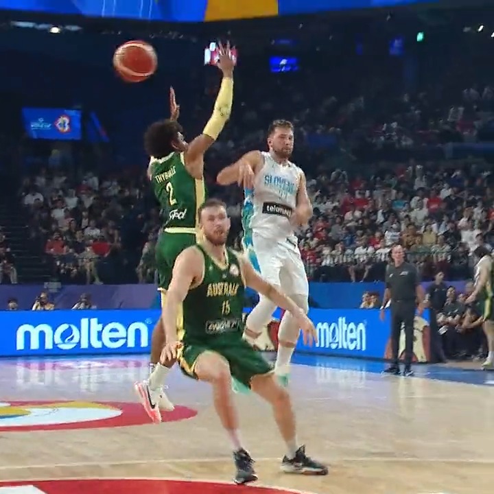 Here's your daily dose of a no-look Luka dime! #FIBAWC x #WinForSlovenia 🇸🇮