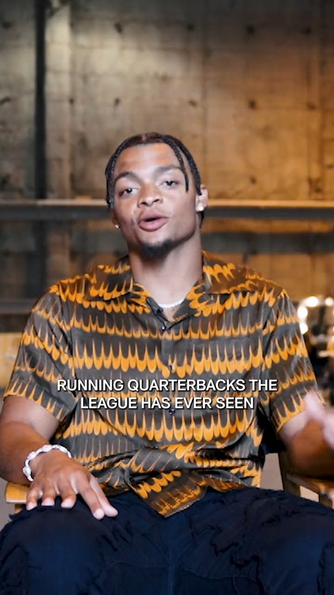.Justin Fields makes his case to be the King of the North in 2023. #YouCantMakeThisStuffUp