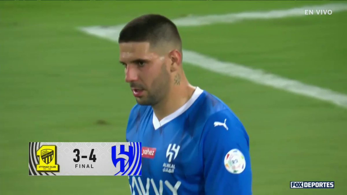 ¡Remontada de Al Hilal para quedarse con el liderato! 🔥😳 El serbio Mitrovic anotó tres de los cuatro goles para el triunfo en el clásico de #SaudiPLenFOX ante Al Ittihad.