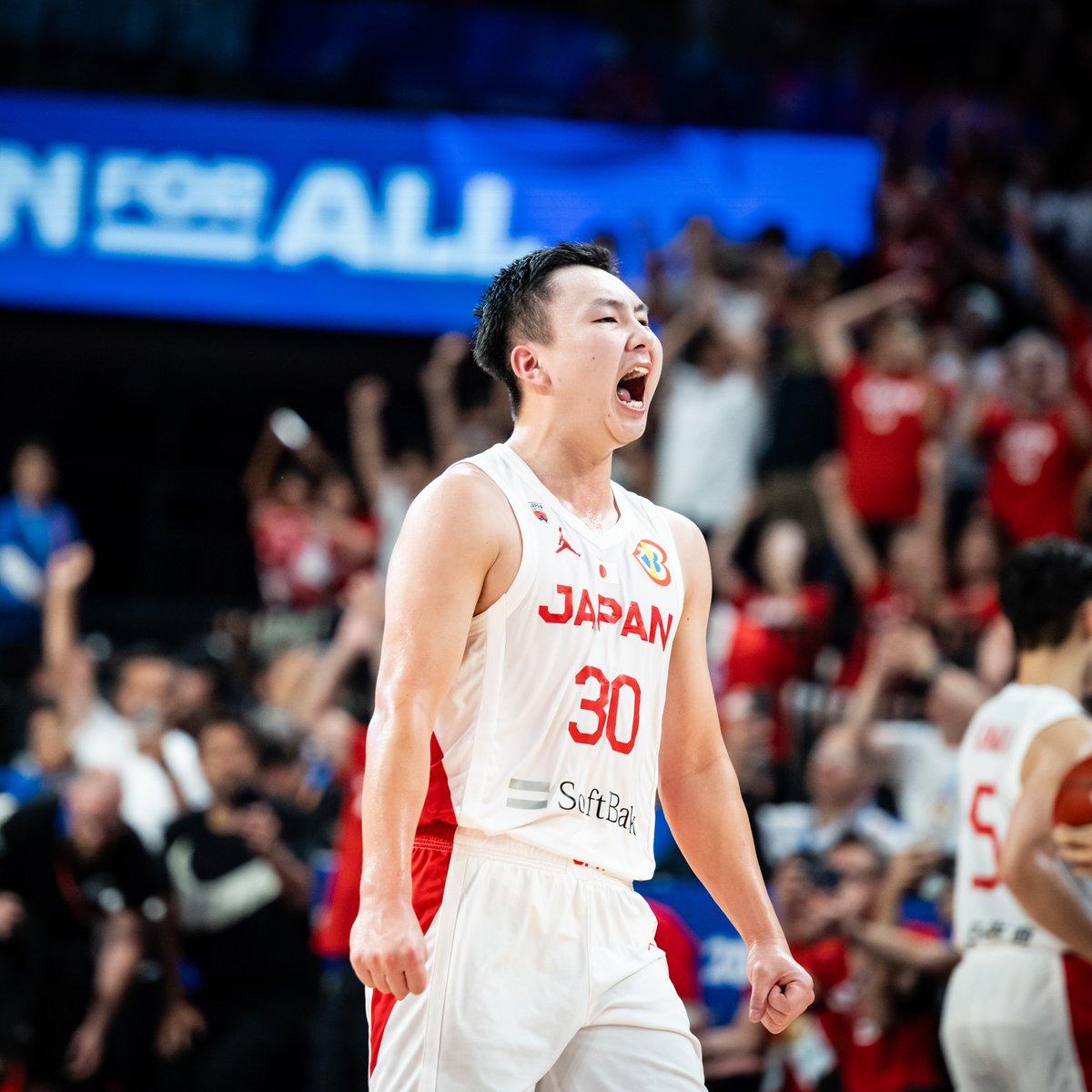 TOMINAGA. SPLASH. 💦 4/4 from downtown for Keisei in the first half 🎯 #FIBAWC x #WinForJapan 🇯🇵 | #AkatsukiJapan