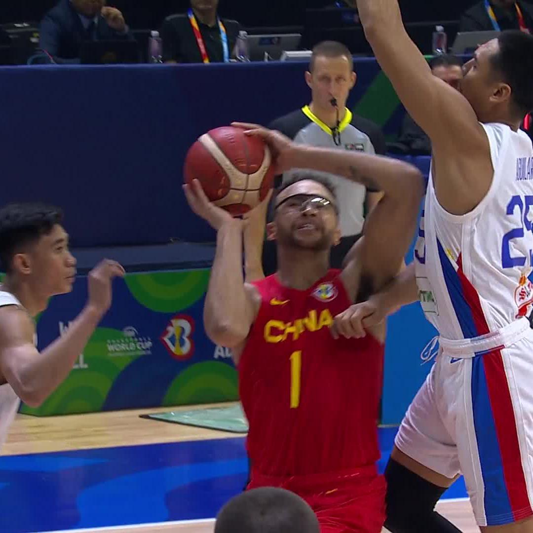 Li Kaier always finds a way 💪 #FIBAWC x #WinForChina 🇨🇳