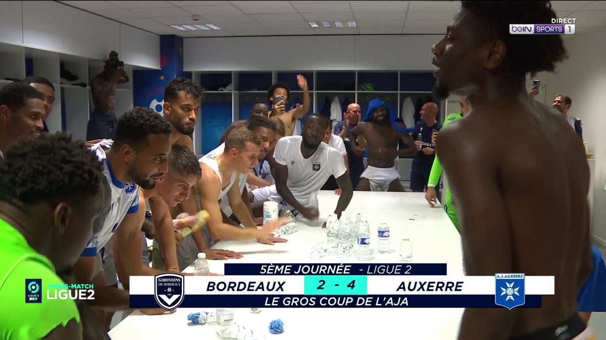 ⚽️ #Ligue2BKT 🥳 La joie des joueurs de l'AJ Auxerre, largement vainqueurs à Bordeaux ! #FCGBAJA