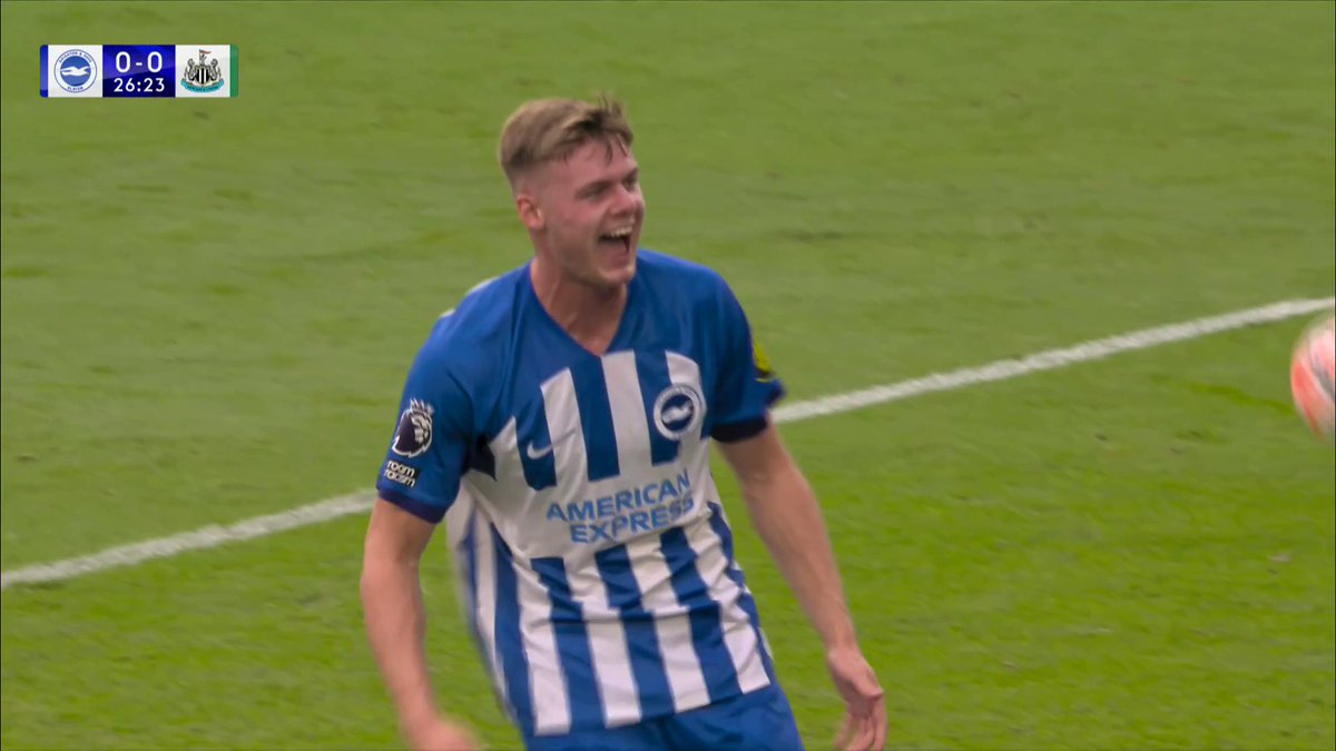 Evan Ferguson smashes it home and puts Brighton ahead! 🔵