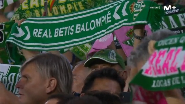 El Benito Villamarín cantando el himno del Real Betis Balompié. Un espectáculo. Puro fútbol.