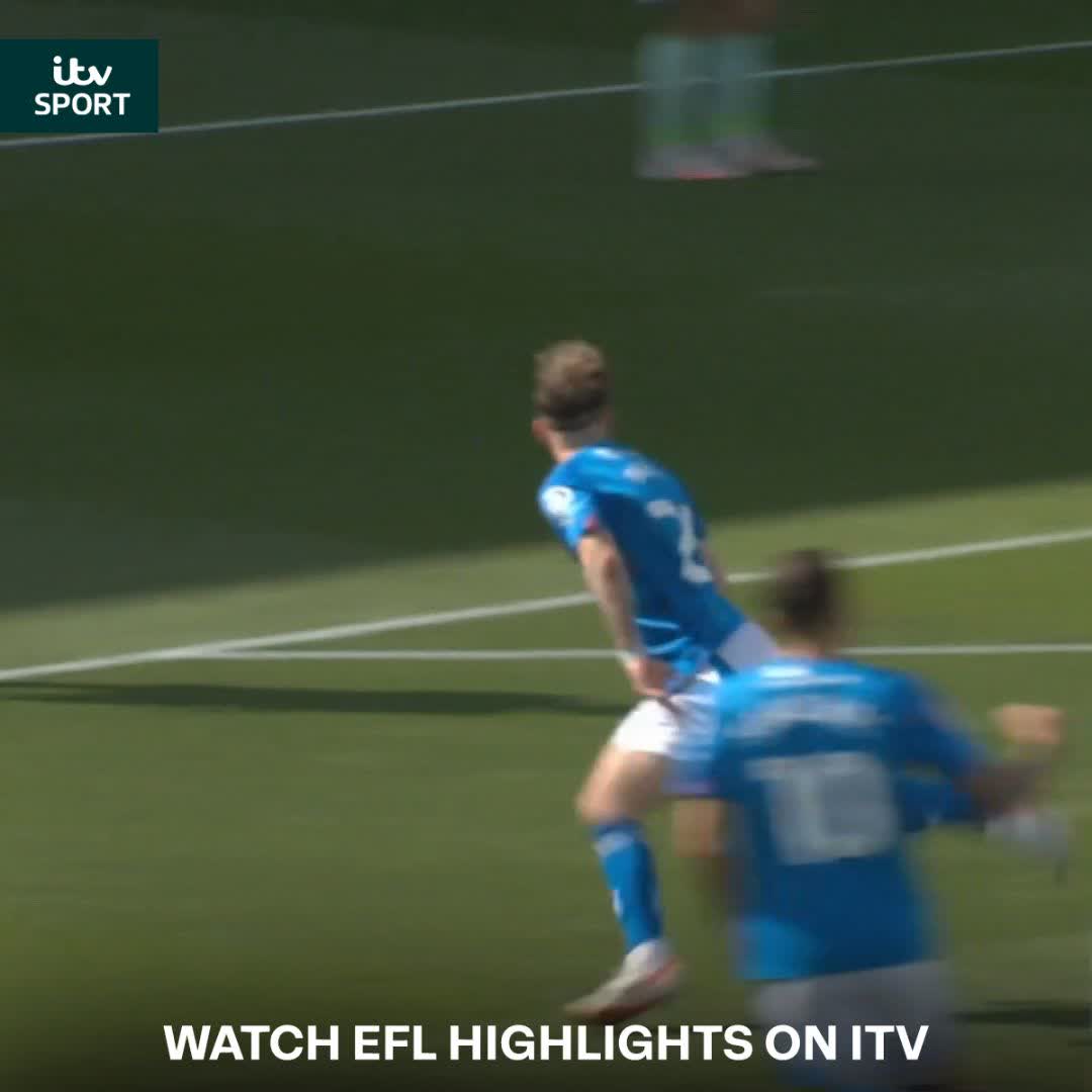 How about this for a strike from Aston Villa loanee Louie Barry 👏🙌 #AVFC | Stockport County | EFL