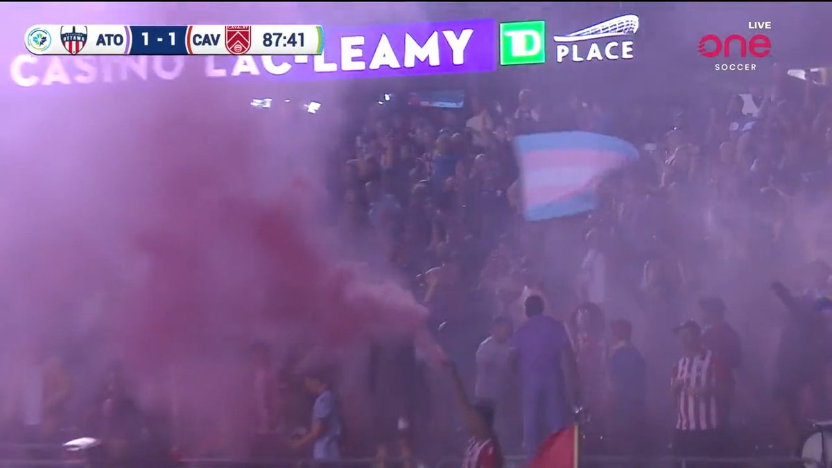 LUKE SINGH TIES IT UP LATE! An incredible volley from the Atlético Ottawa defender makes it 1-1 in the late stages of this match 😱 #CanPL I 📺 OneSoccer