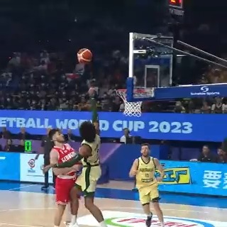 Yeah, don't know how you did that either Matisse 🤷‍♂️ #FIBAWC x #WinForAustralia 🇦🇺