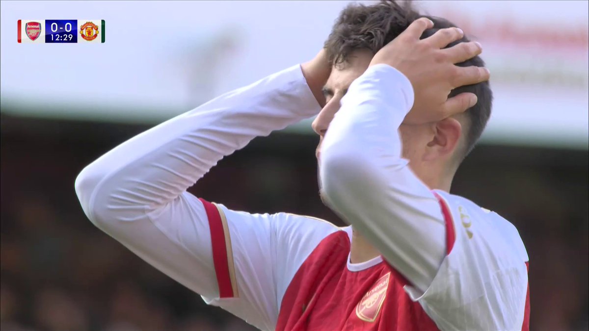 "He had a swing at it and made a right mess!" 🎯 Kai Havertz misses a golden chance to give Arsenal the lead against Man Utd! ❌
