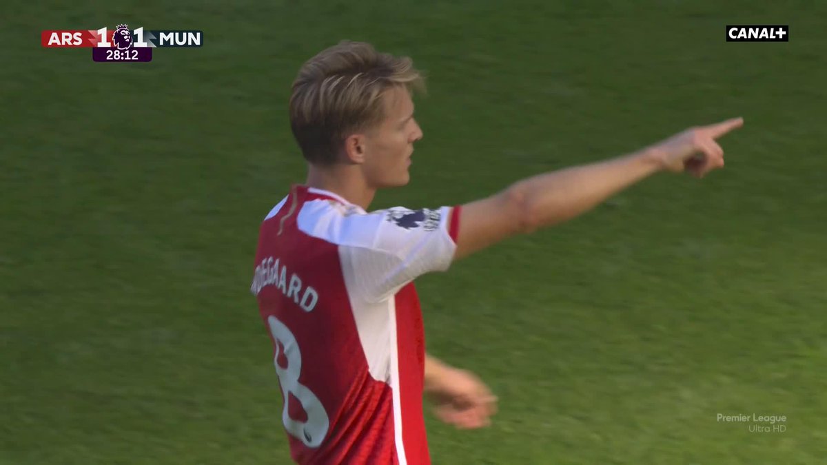 La réponse instantanée de Martin Ødegaard qui égalise pour Arsenal, 1 minute après l'ouverture du score 👊 #ARSMUN | #PremierLeague