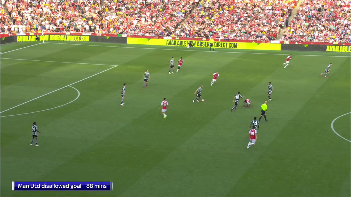 "They've put the lines in the right place." ✅ Mike Dean defends the offside decision for Garnacho's goal 💬
