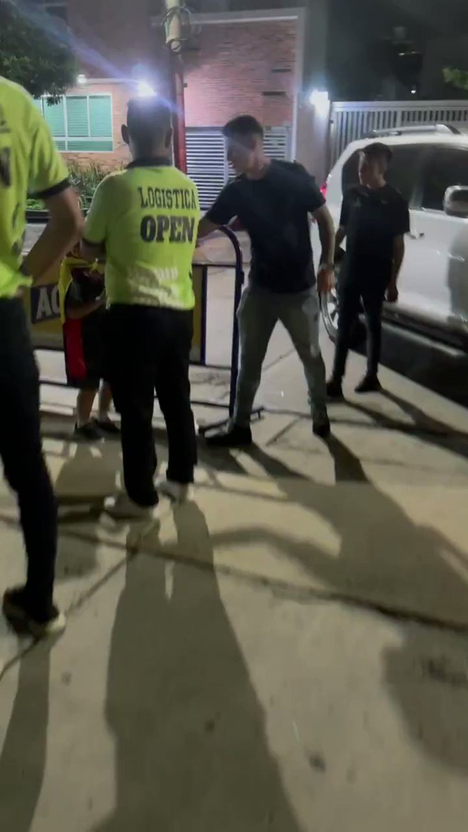 🎥 ¡𝐇𝐨𝐥𝐚 𝐉𝐚𝐦𝐞𝐬! ✨ Le damos la 𝗯𝗶𝗲𝗻𝘃𝗲𝗻𝗶𝗱𝗮 al diez de la ‘Tricolor’ James Rodríguez #TodosSomosColombia🇨🇴