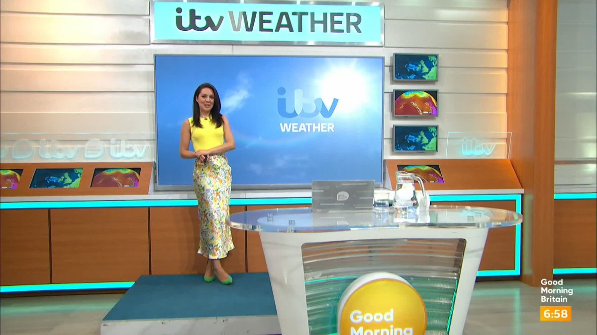 Summer has finally arrived and temperatures are soaring! 😍☀️🌡️ Laura Tobin. has the forecast 😁