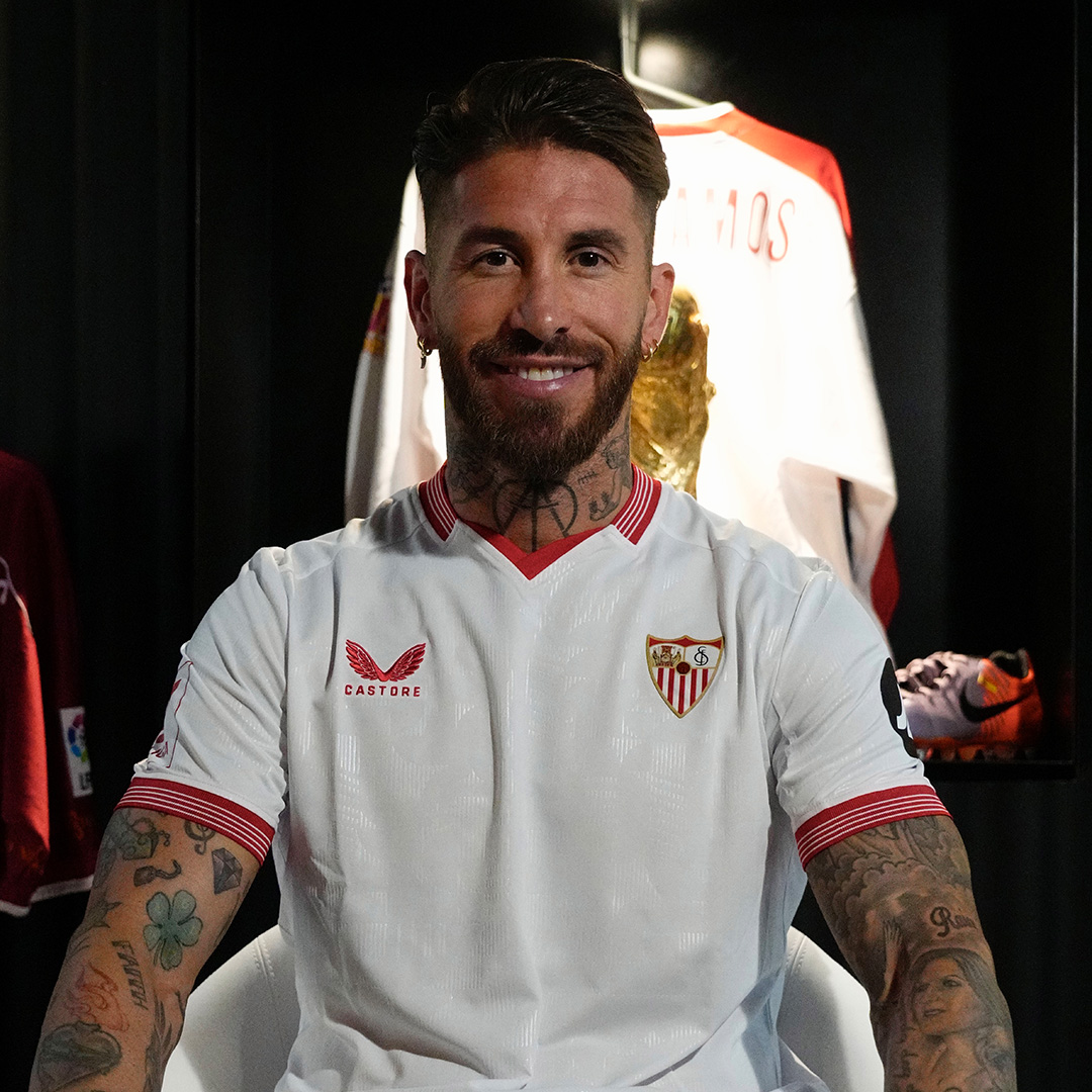 🎥 Sergio Ramos vuelve a casa. ⚪️🔴 #WeareSevilla