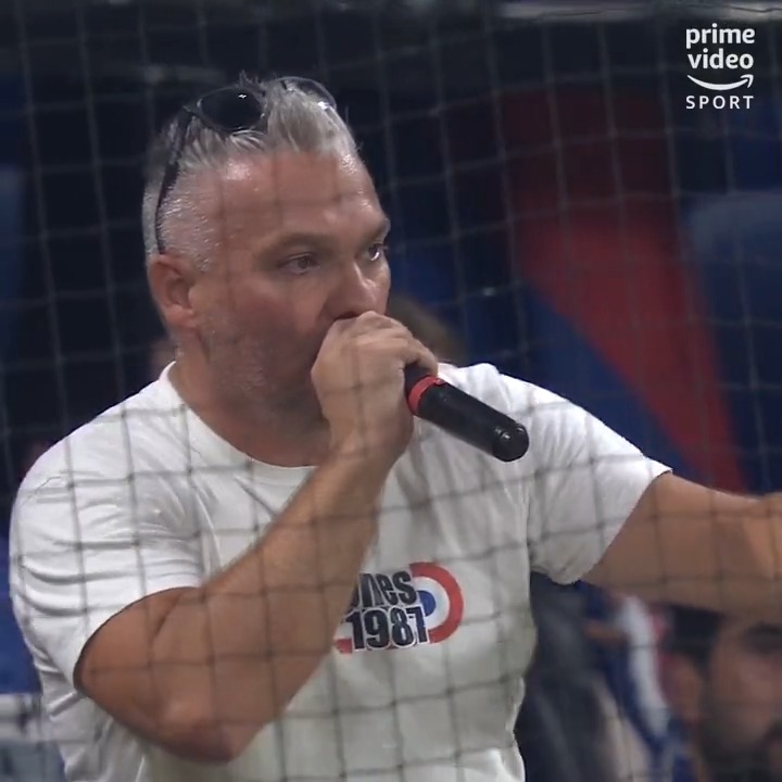 A Lyon fan was handed the mic after their 4-1 defeat to PSG last night. Bring this to Old Trafford asap! 👀😮‍💨