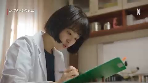 一目惚れの瞬間！？EXOのスホが演じる子猫を抱えた来院者に、思わずうっとり😍 #ヒップタッチの女王 #BehindYourTouch