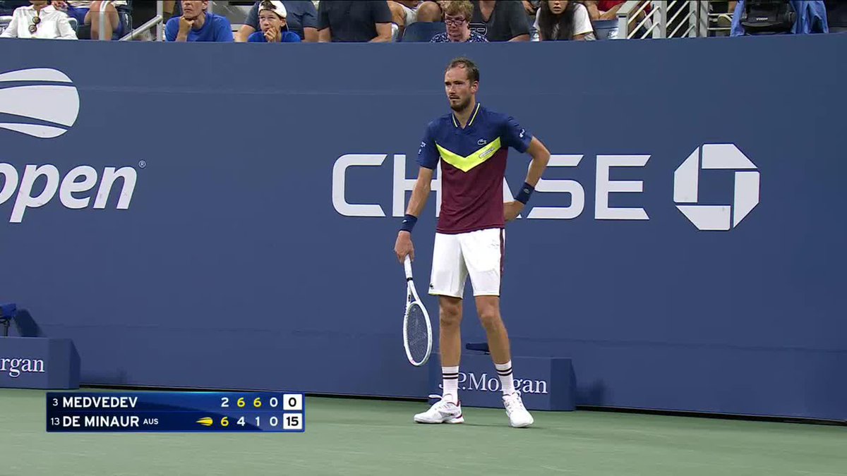 Daniil Medvedev is closing in on the quarterfinals! He takes the third set 6-1.