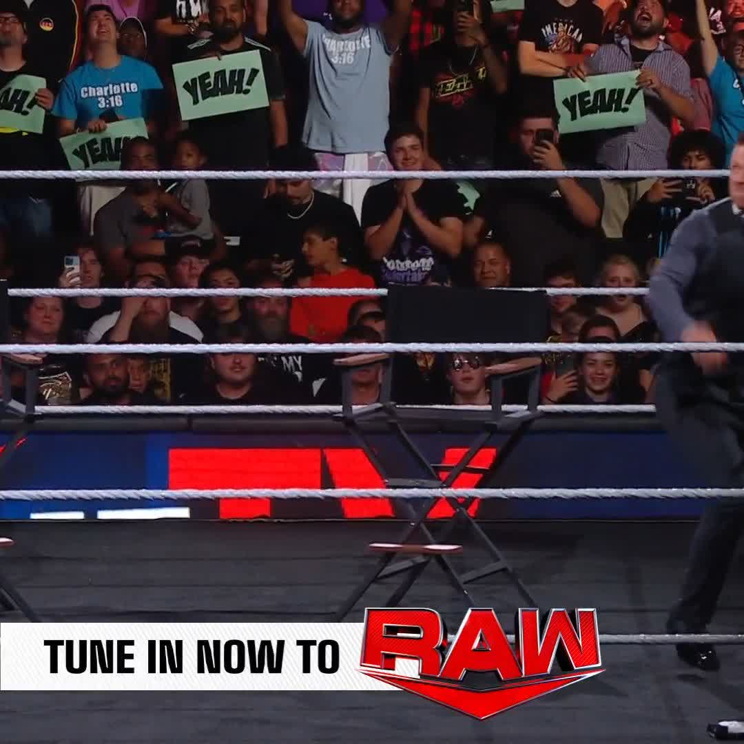 You seeing this, LA Knight?! 😂 #WWERaw