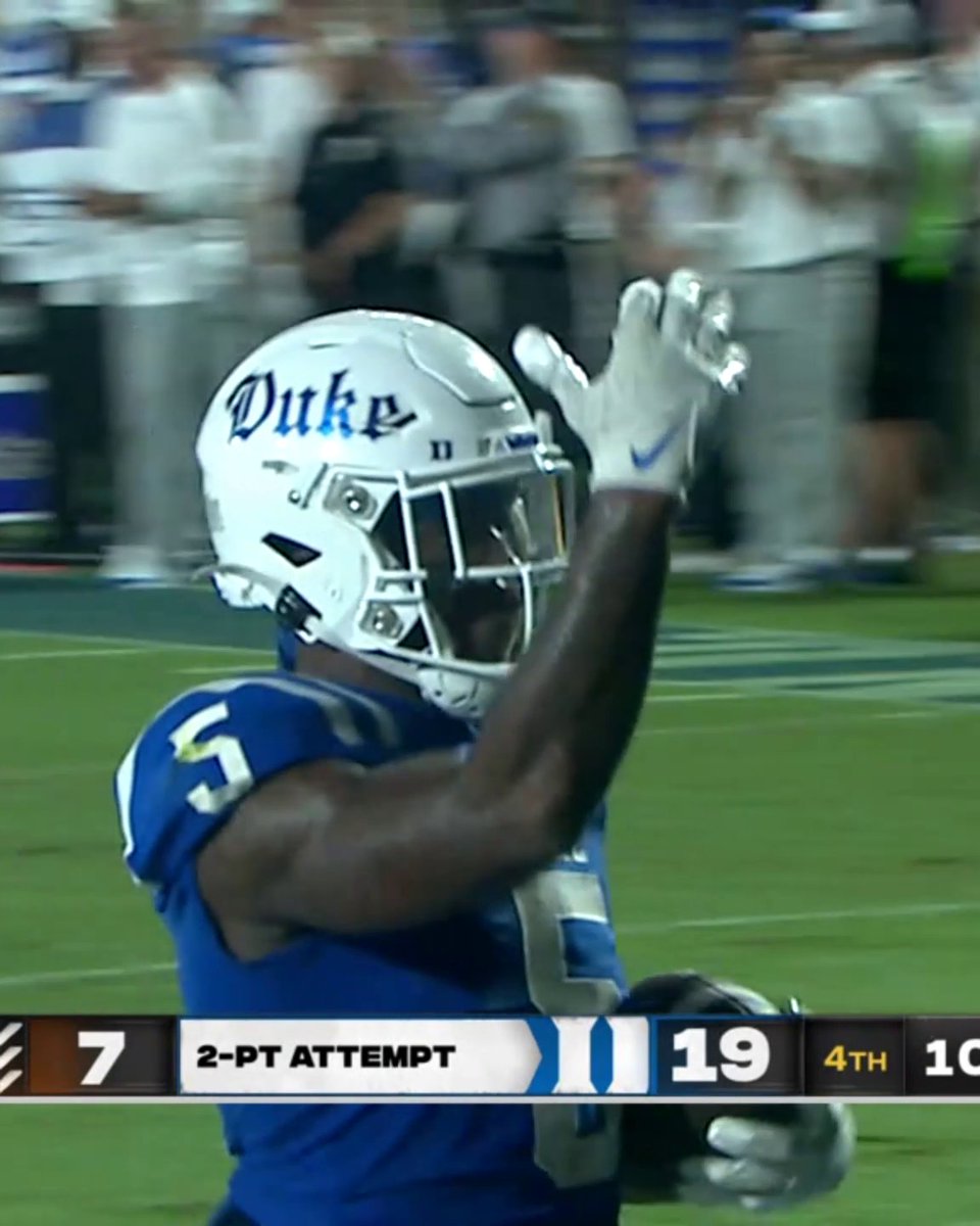 UPSET ALERT 🚨 Duke leads No. 9 Clemson 21-7 in the fourth quarter 👀