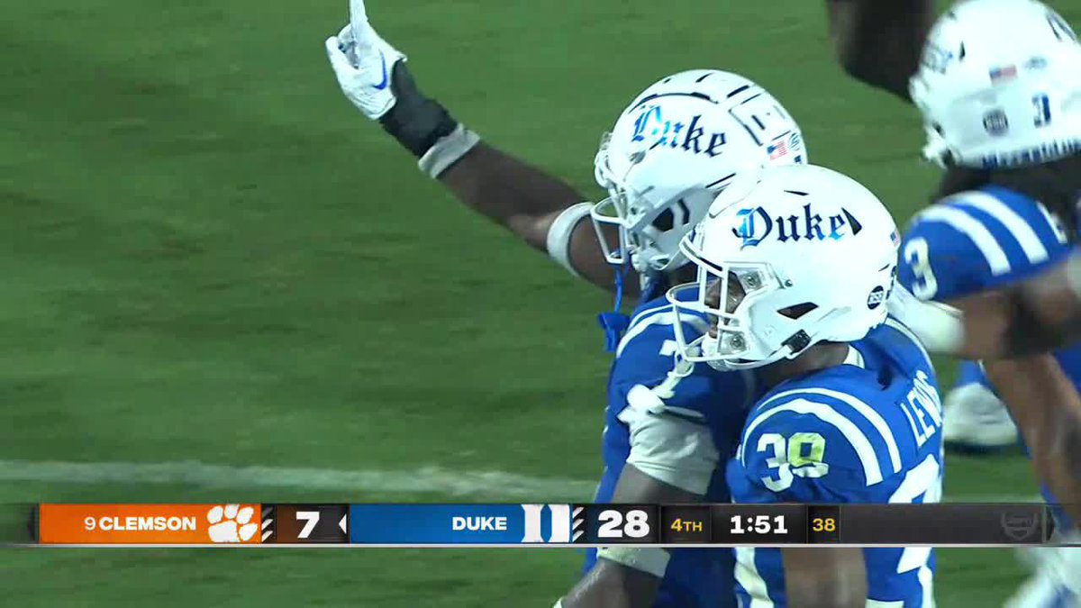 DUKE STORMS THE FIELD AFTER TAKING DOWN NO. 9 CLEMSON‼️