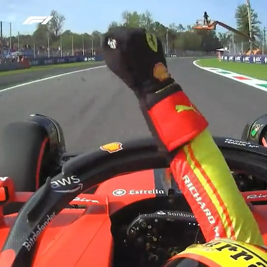 "Pole position, pole position, pole position!!!" Might want to turn your sound on for this one 😃 #ItalianGP Scuderia Ferrari HP (🗣️ Sky Sport F1)