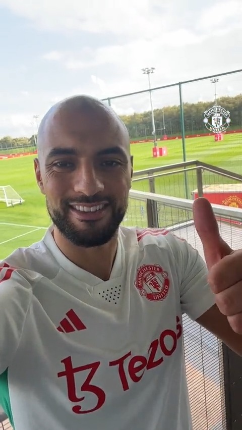 📩 Special delivery from Sofyan 😁👍 #MUFC